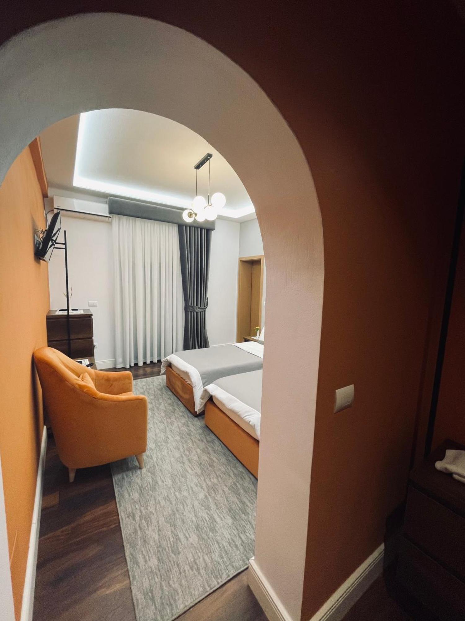 Garden Boutique Hotel Elbasan Extérieur photo